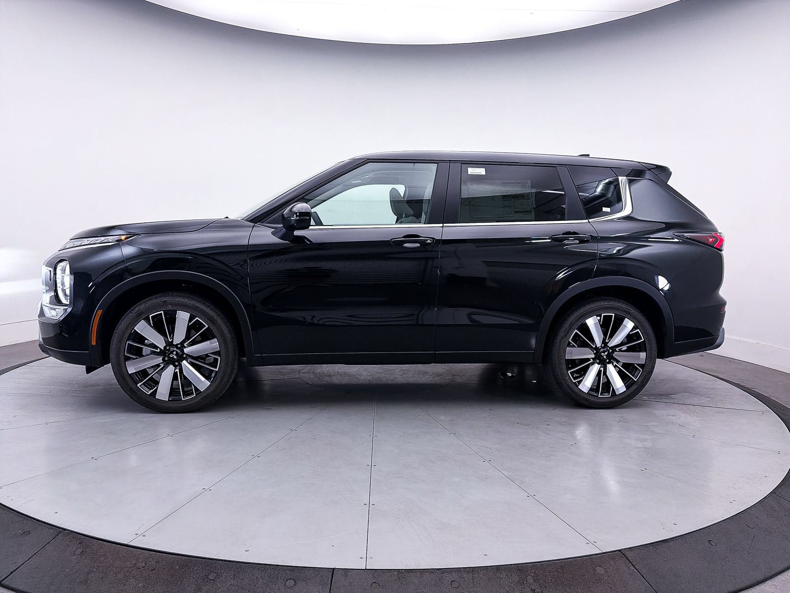 Used 2026 Mitsubishi Outlander SE AWD/4WD image 4