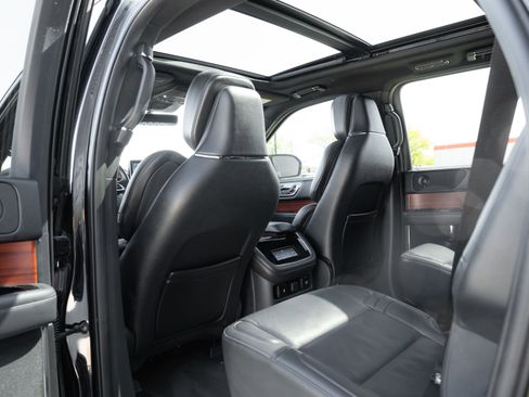 Used 2024 Lincoln Navigator Reserve w/ Monochromatic Package AWD/4WD image 24