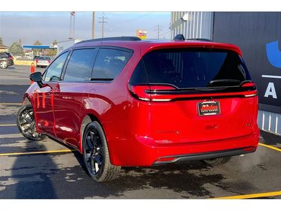 New 2026 Chrysler Pacifica Select w/ S Appearance Package
