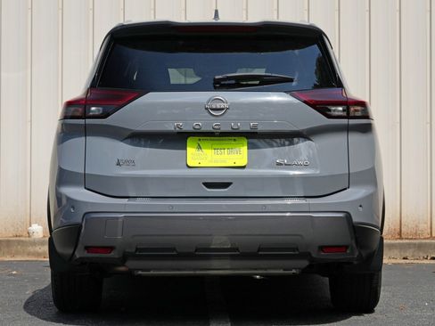 Used 2024 Nissan Rogue SL AWD/4WD image 10