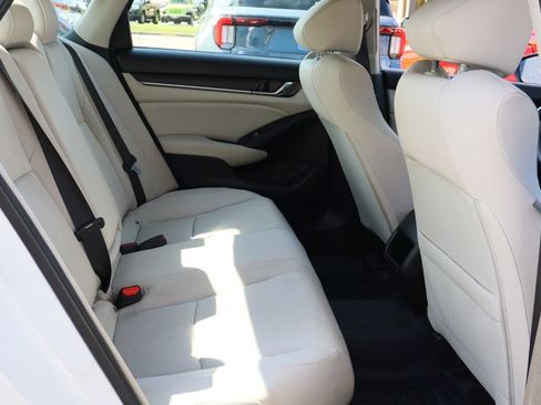Used 2018 Honda Accord LX image 31