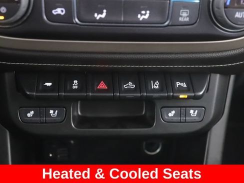 Used 2022 GMC Canyon Denali AWD/4WD image 4