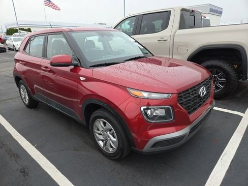 Used 2025 Hyundai Venue SE FWD image 1