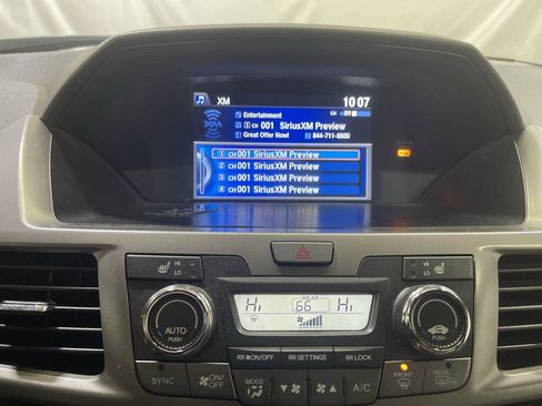 Used 2016 Honda Odyssey Touring Elite image 16