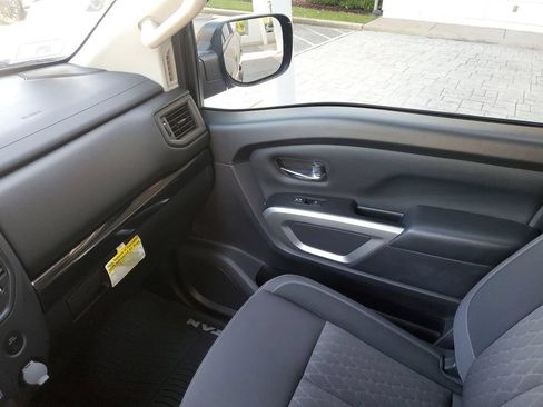 Used 2024 Nissan Titan SV AWD/4WD image 31