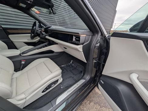 Used 2024 Porsche Macan 4 Electric image 24