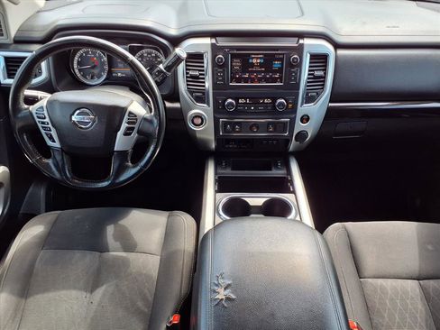 Used 2019 Nissan Titan SV w/ SV Convenience Package image 4