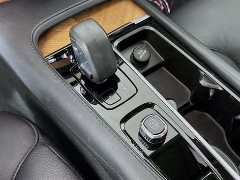 Used 2024 Volvo XC90 B6 Plus w/ Protection Package image 20