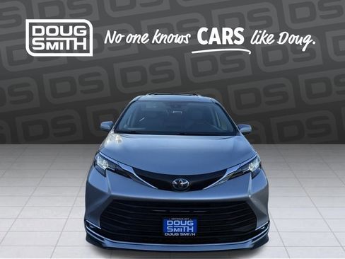 Used 2023 Toyota Sienna XLE image 8