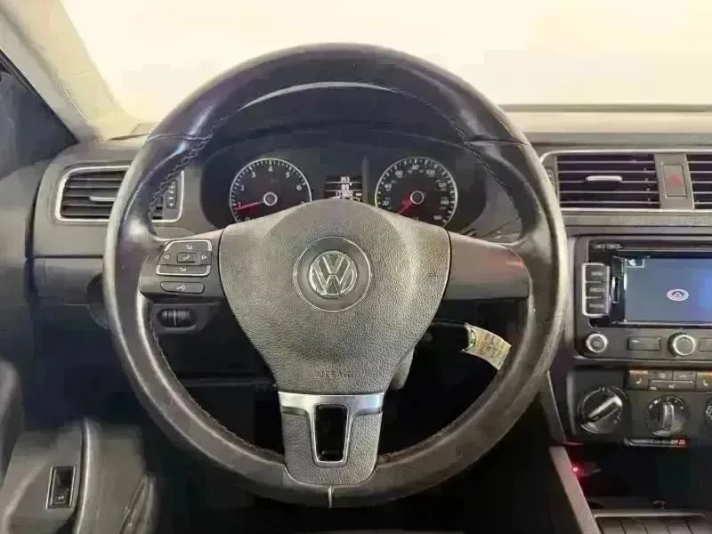 Used 2012 Volkswagen Jetta SE FWD image 12