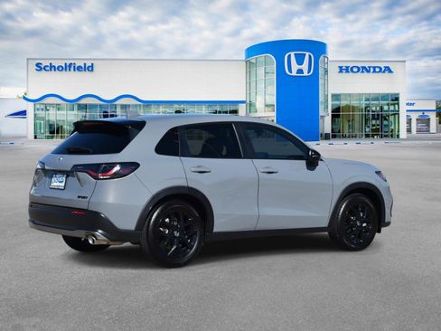 Used 2025 Honda HR-V Sport image 3