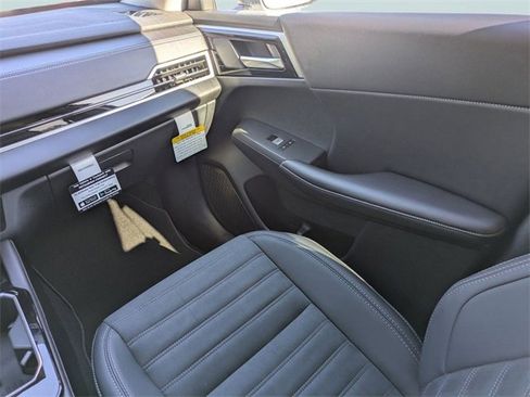 New 2025 Mitsubishi Outlander SE image 16