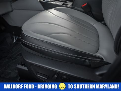 Used 2025 Ford Escape SE w/ PHEV Premium Package image 37