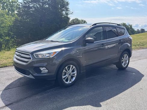 Used 2018 Ford Escape SE FWD image 6