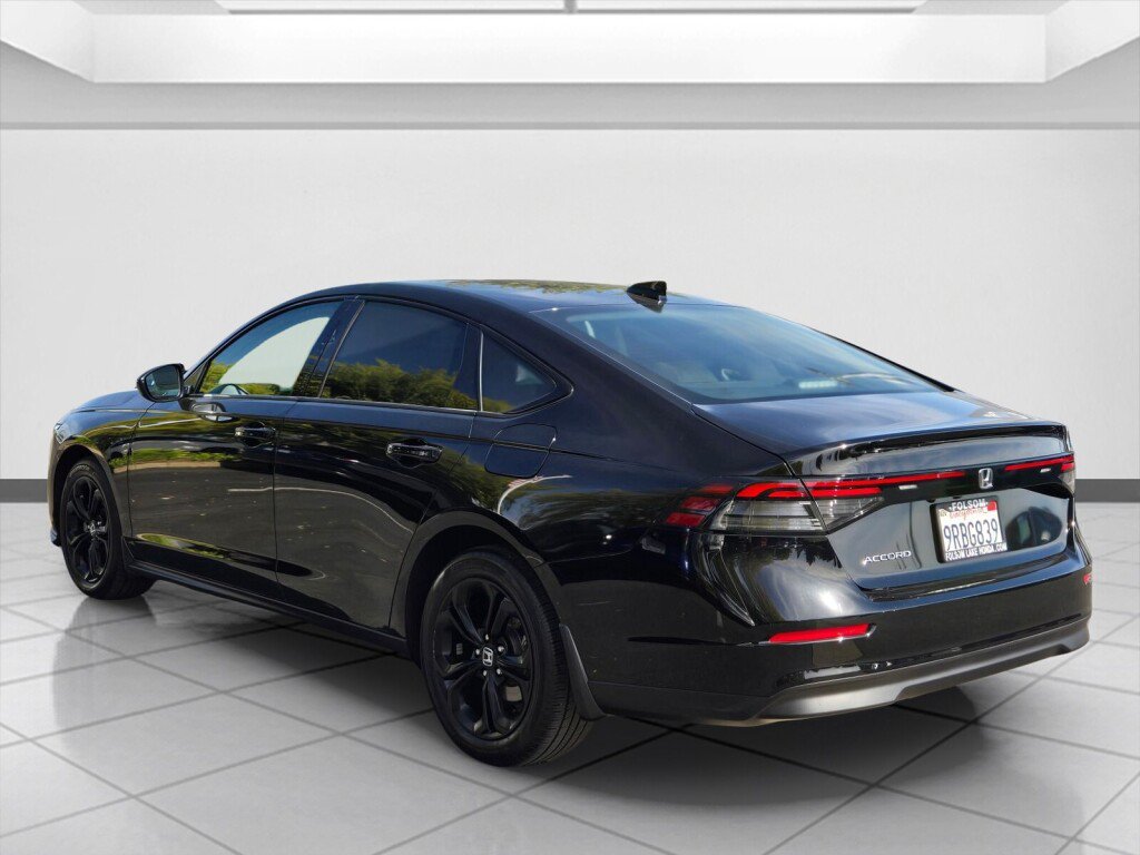 Certified 2025 Honda Accord SE image 7