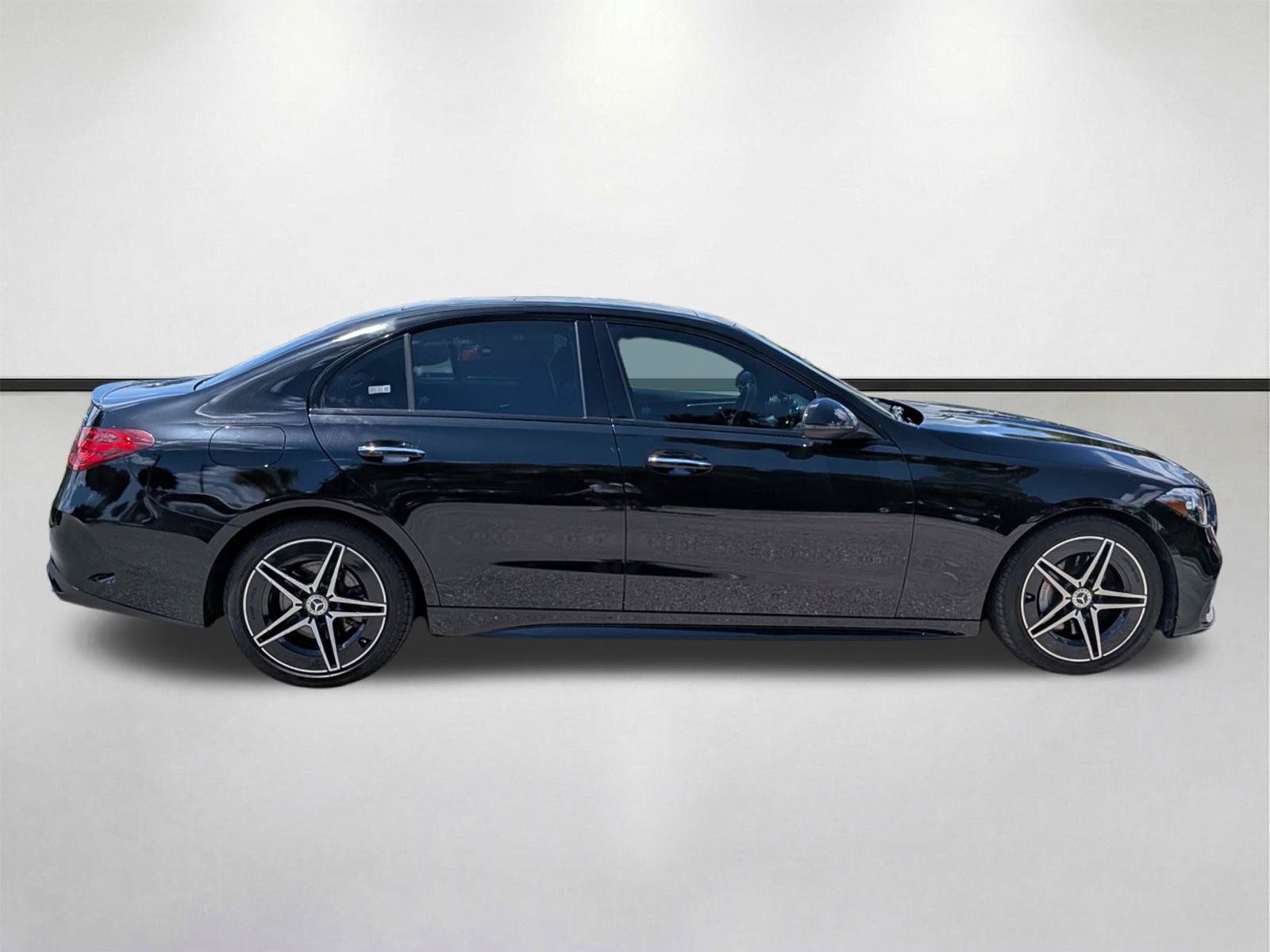 Used 2023 Mercedes-Benz C 300 4MATIC Sedan image 3