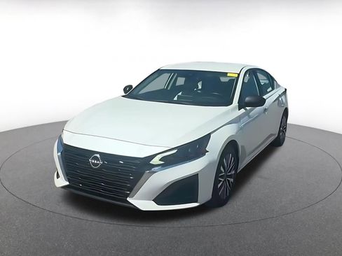 Used 2025 Nissan Altima 2.5 SV FWD image 7