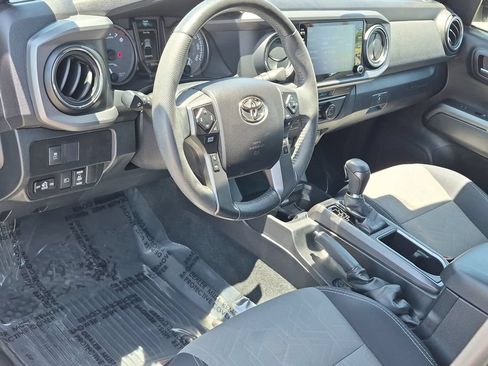 Used 2021 Toyota Tacoma TRD Sport w/ Technology Package RWD image 2
