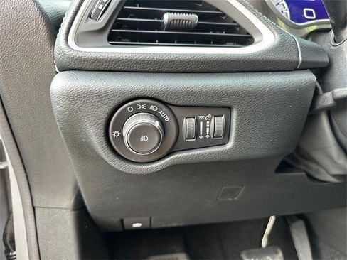 New 2025 Chrysler Pacifica Select image 36