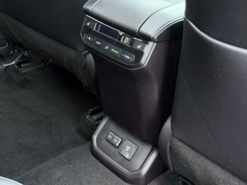 Used 2022 Toyota Highlander Platinum image 31