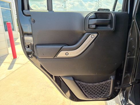 Used 2015 Jeep Wrangler Unlimited Sport w/ Quick Order Package 23S AWD/4WD image 19