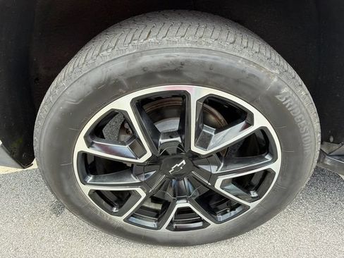 Used 2022 Chevrolet Suburban RST w/ Luxury Package RWD image 17