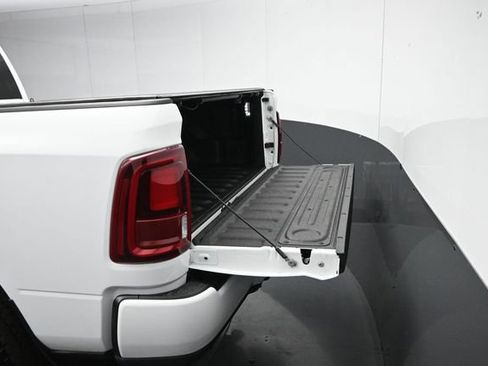 Used 2025 RAM 2500 Laramie AWD/4WD image 31