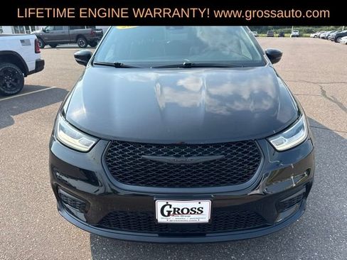 Used 2025 Chrysler Pacifica Limited FWD image 3