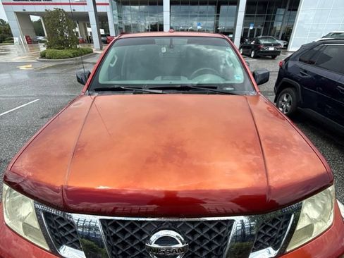 Used 2014 Nissan Frontier SV w/ SV Value Truck Package RWD image 2