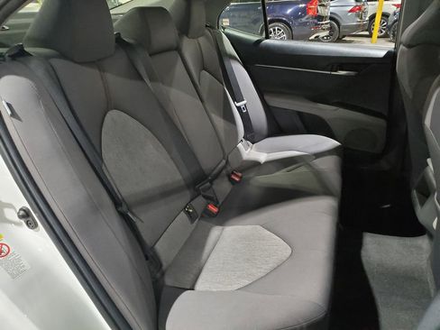 Used 2018 Toyota Camry LE image 16