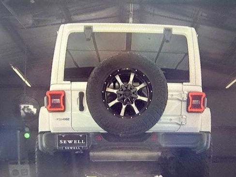 Used 2021 Jeep Wrangler Unlimited Sahara w/ Cold Weather Group AWD/4WD image 9