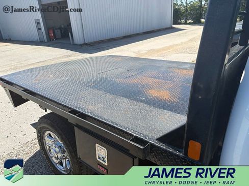 Used 2024 RAM 2500 Tradesman w/ Chrome Appearance Group AWD/4WD image 9