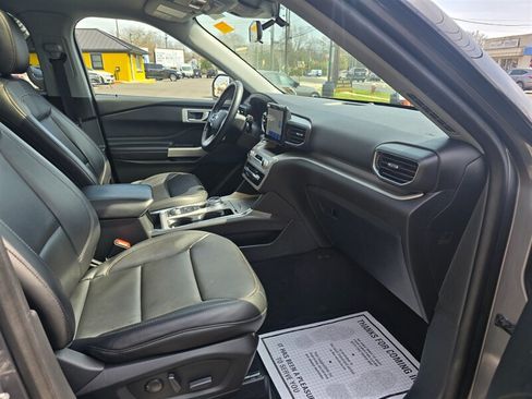 Used 2022 Ford Explorer XLT w/ Equipment Group 202A AWD/4WD image 13