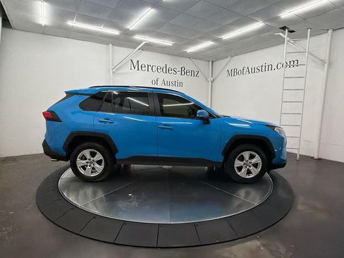 Used 2020 Toyota RAV4 XLE w/ Convenience Package FWD image 7
