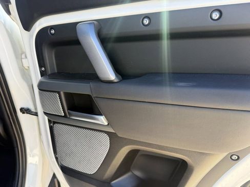 Used 2024 Land Rover Defender 130 X-Dynamic SE image 5