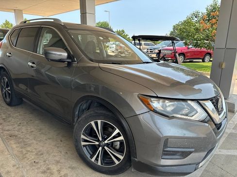 Used 2020 Nissan Rogue SV w/ Premium Package FWD image 1