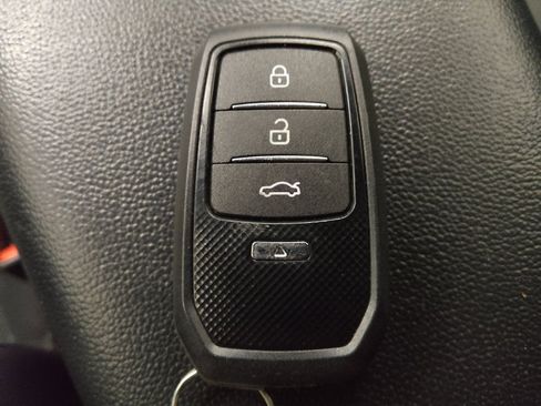 Used 2021 Hyundai Elantra Limited image 32