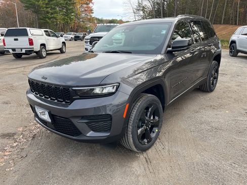 New 2025 Jeep Grand Cherokee Altitude image 3