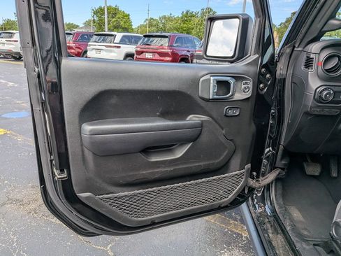 Used 2024 Jeep Wrangler Unlimited Rubicon AWD/4WD image 15