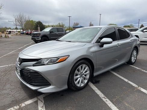 Used 2019 Toyota Camry LE image 4