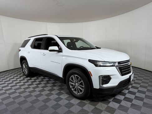 Used 2023 Chevrolet Traverse LT FWD image 1
