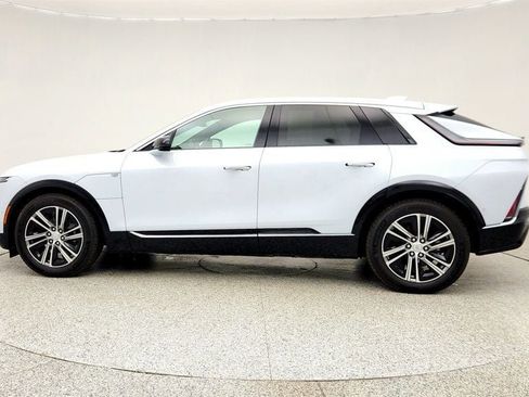 Used 2026 Cadillac Lyriq Luxury AWD/4WD image 8