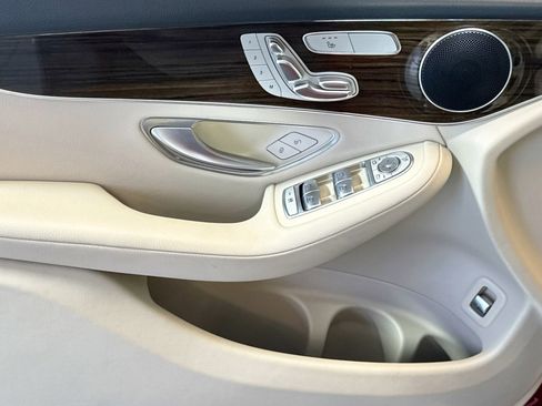 Used 2021 Mercedes-Benz GLC 300 4MATIC image 17