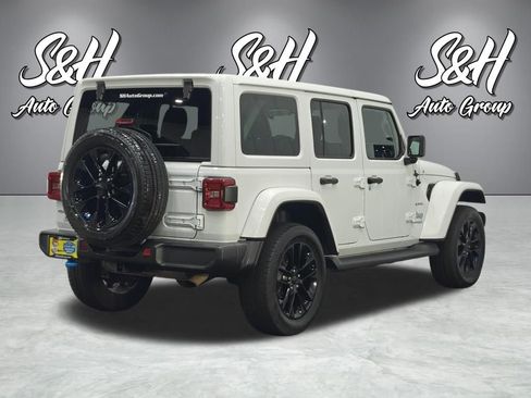 Used 2022 Jeep Wrangler Unlimited Sahara w/ Cold Weather Group image 21