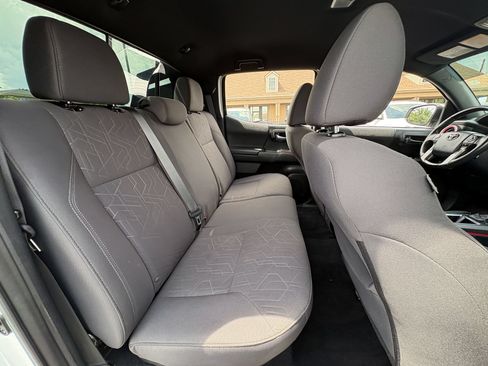 Used 2018 Toyota Tacoma TRD Off-Road AWD/4WD image 26