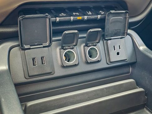 Used 2017 GMC Sierra 3500 Denali w/ Duramax Plus Package image 30