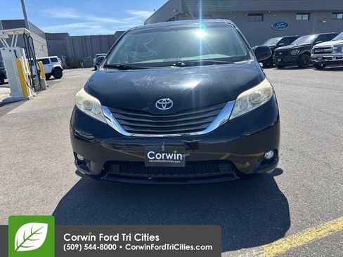 Used 2011 Toyota Sienna XLE w/ XLE Navigation Pkg FWD image 2
