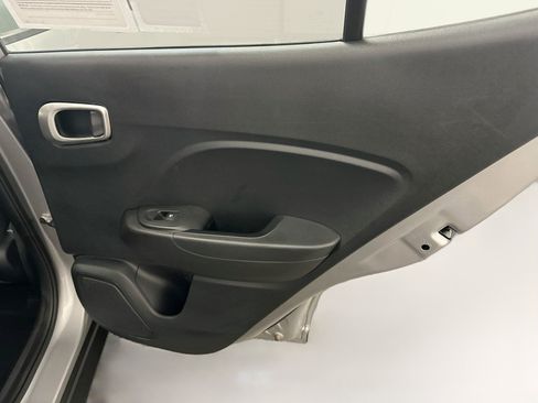 Used 2025 Hyundai Venue SEL FWD image 31