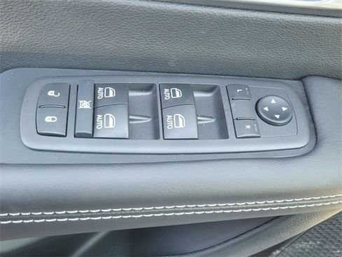 New 2026 Chrysler Pacifica Select image 30