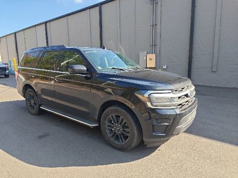 Used 2023 Ford Expedition XLT image 1